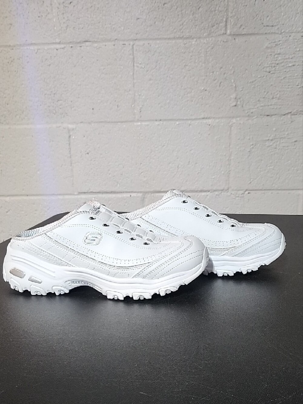 Skechers D'lites Women's White Slip-On Clog Mule Sneakers - Picture 3 of 6